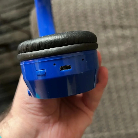 Bud Light Bluetooth headphones - Picture 4 of 4